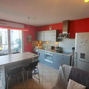 appartement-cosy-3-pices-avec-garage-privatif.hotels-rhonealpes.com/